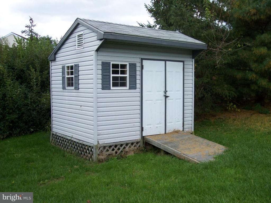 952 Spring Road Elizabethtown, PA 17022 - Photo 3 of 12