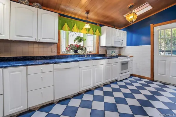 $1,565,000 | 84-20 Charlecote Ridge | Jamaica Estates