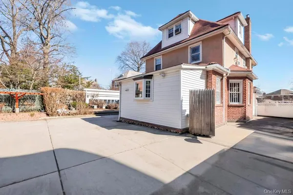 $1,565,000 | 84-20 Charlecote Ridge | Jamaica Estates