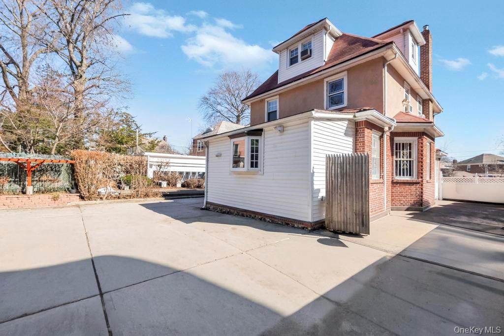 84-20 Charlecote Ridge Queens, NY 11432 - Photo 39 of 44