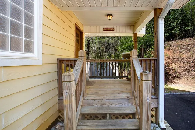 $522,500 | 105 Sharons Valley, Hayesville, NC 28904