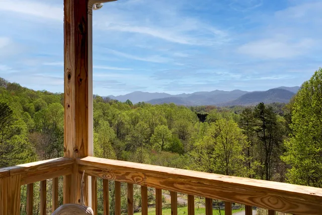 $522,500 | 105 Sharons Valley, Hayesville, NC 28904