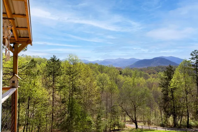 $522,500 | 105 Sharons Valley, Hayesville, NC 28904
