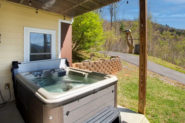 $522,500 | 105 Sharons Valley, Hayesville, NC 28904