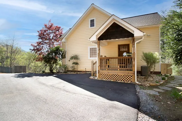 $522,500 | 105 Sharons Valley, Hayesville, NC 28904