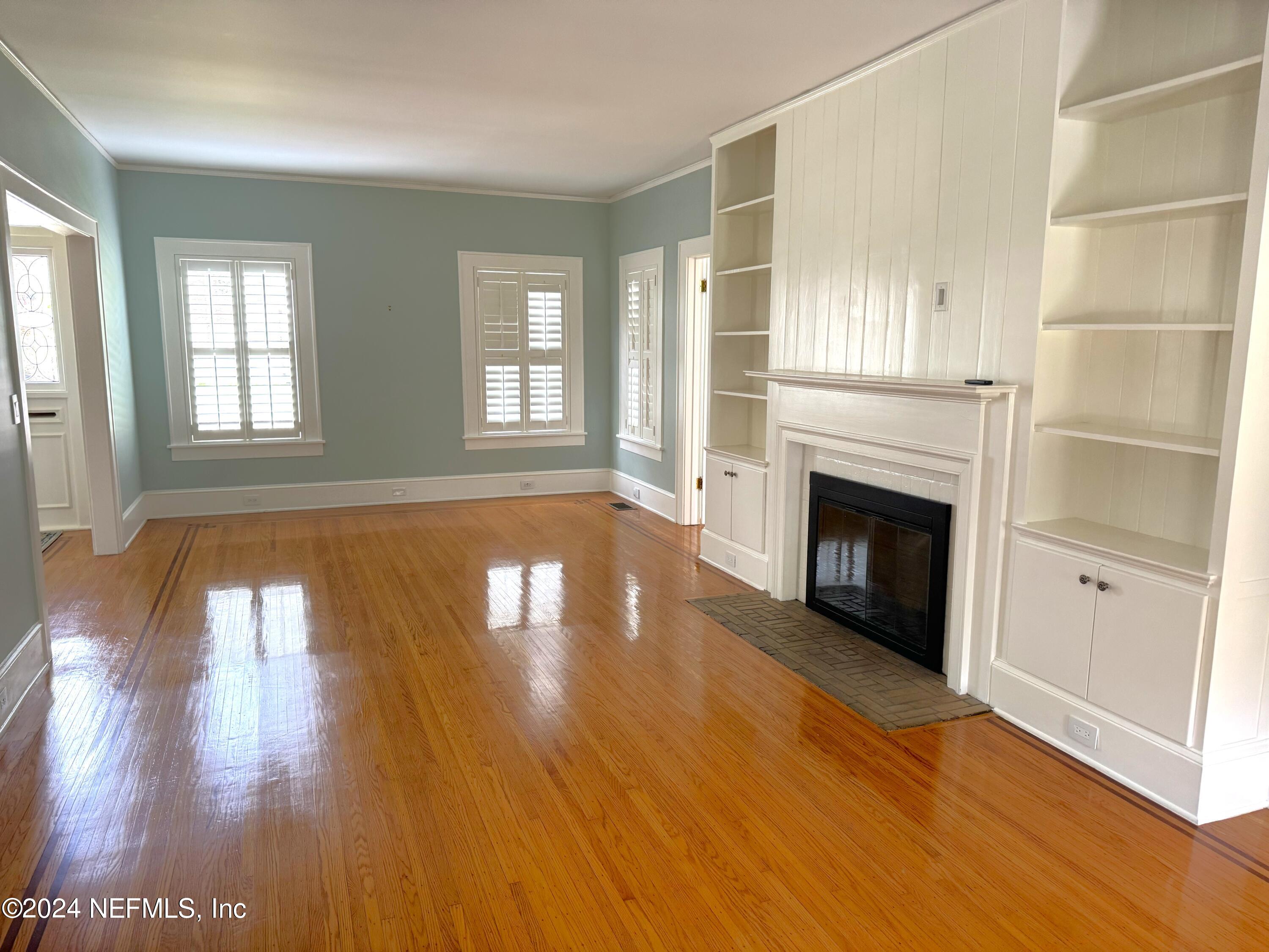 3512 Riverside Avenue Jacksonville, FL 32205 - Photo 3 of 8 Living Room