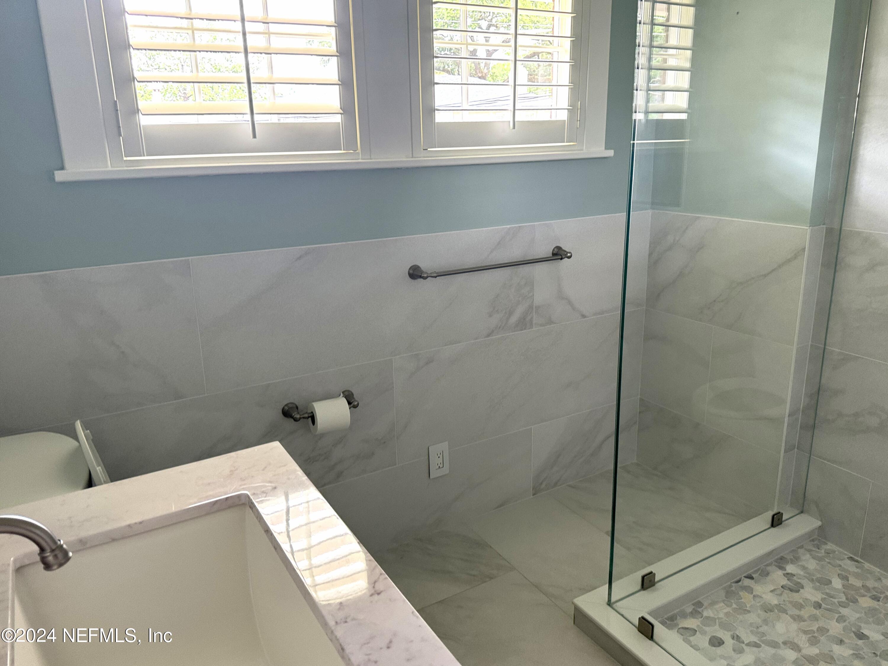 3512 Riverside Avenue Jacksonville, FL 32205 - Photo 5 of 8 Hall Bathroom