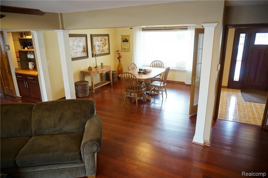 35550 Tall Pine Road Farmington, MI 48335 - Photo 5 of 27 View of dining room from family room.