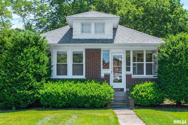 $160,000 | 1709 North Prairie Street, Galesburg, IL 61401