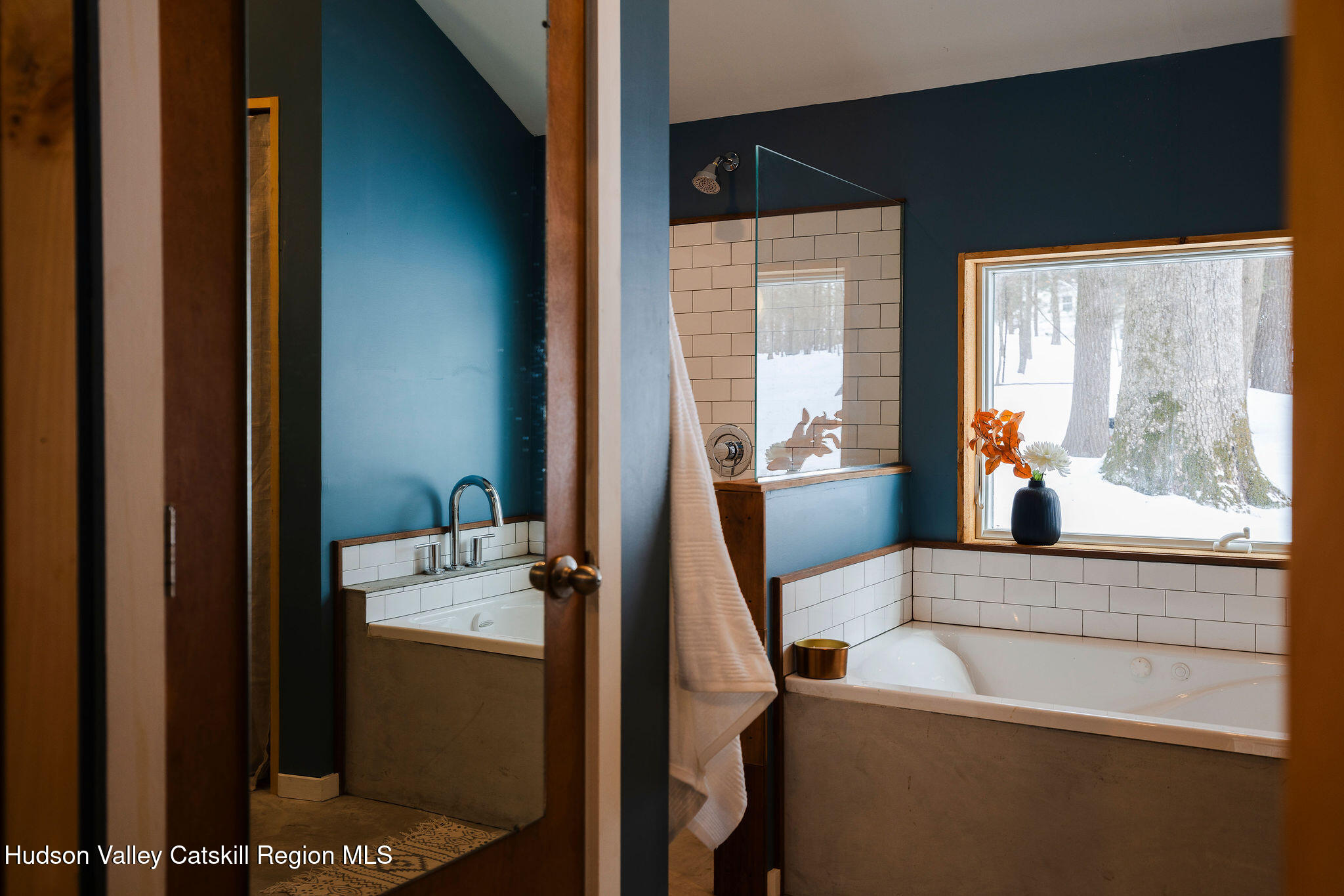 171 West Hurley Road West Hurley, NY 12491 - Photo 23 of 35 a living room with furniture and a window
