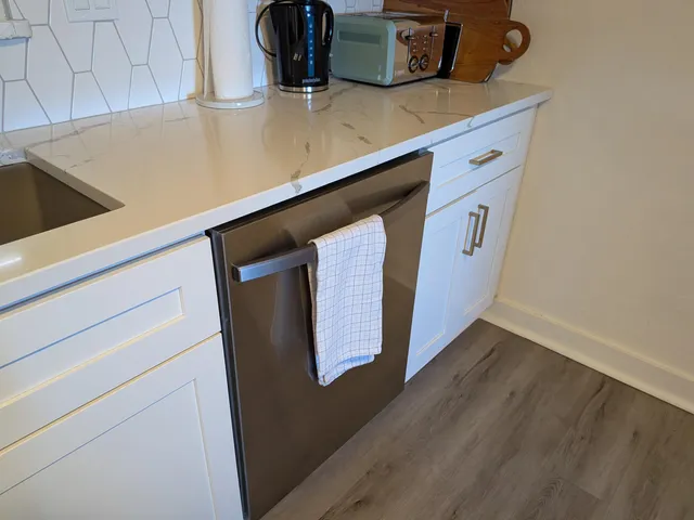 $1,850 | 1674 South Shore Drive, Holland, MI 49423