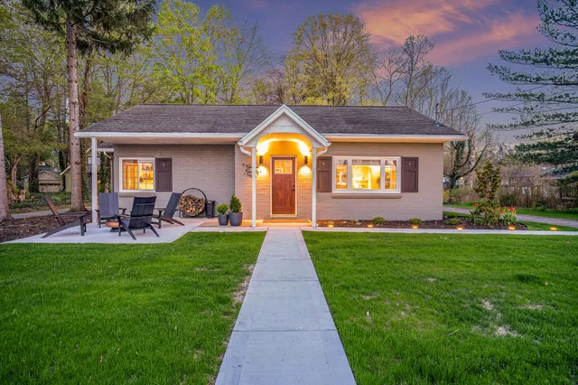 $1,850 | 1674 South Shore Drive, Holland, MI 49423