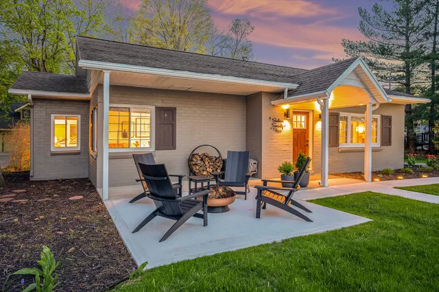 $1,850 | 1674 South Shore Drive, Holland, MI 49423