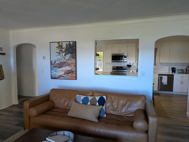 $1,850 | 1674 South Shore Drive, Holland, MI 49423