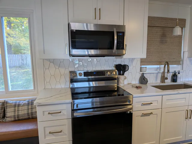 $1,850 | 1674 South Shore Drive, Holland, MI 49423