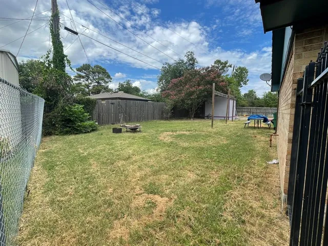 a view of a backyard of the house