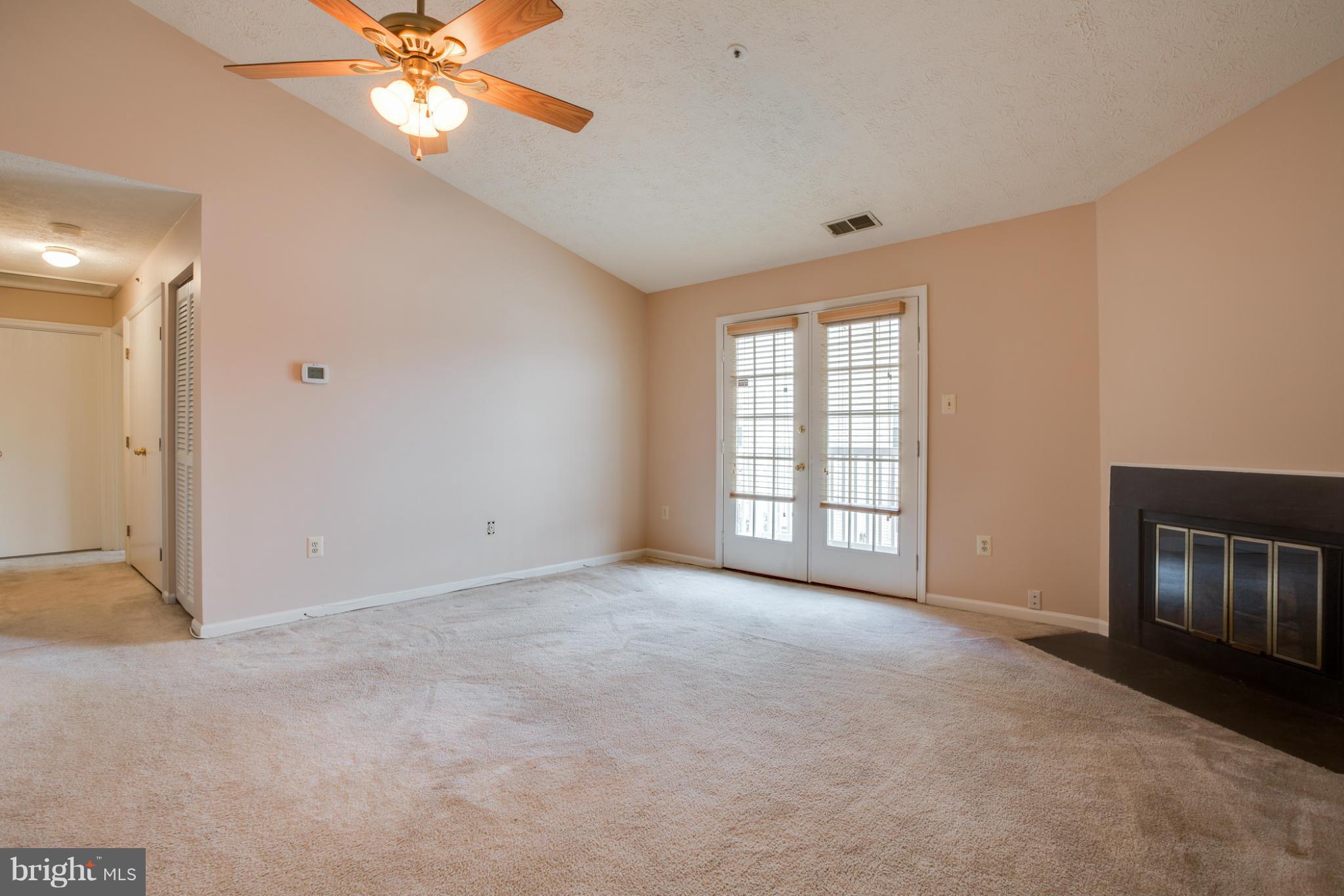 6460 Greenfield Road, Unit 210 Elkridge, MD 21075 - Photo 3 of 25 Living Room