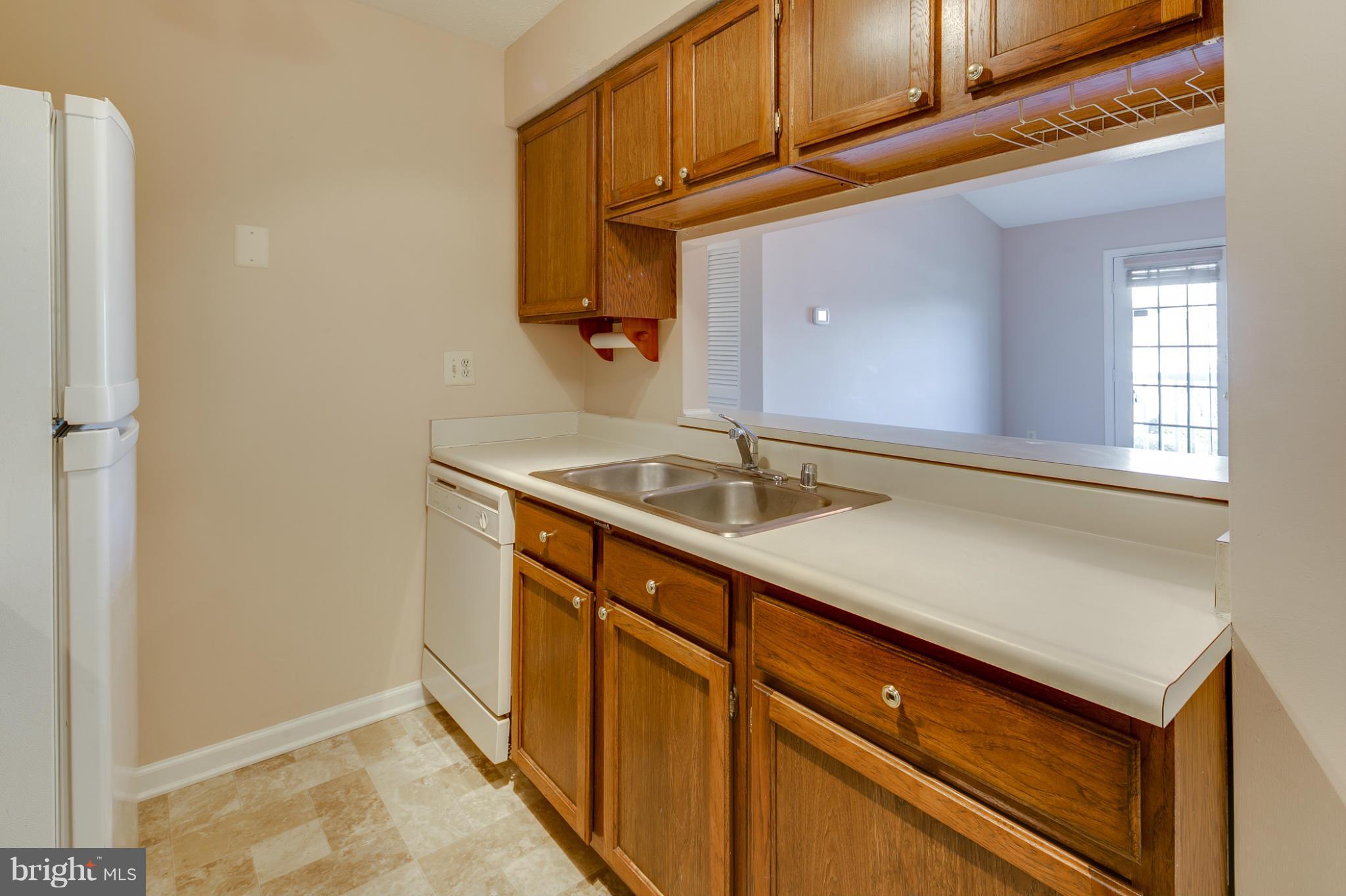 6460 Greenfield Road, Unit 210 Elkridge, MD 21075 - Photo 8 of 25 Kitchen