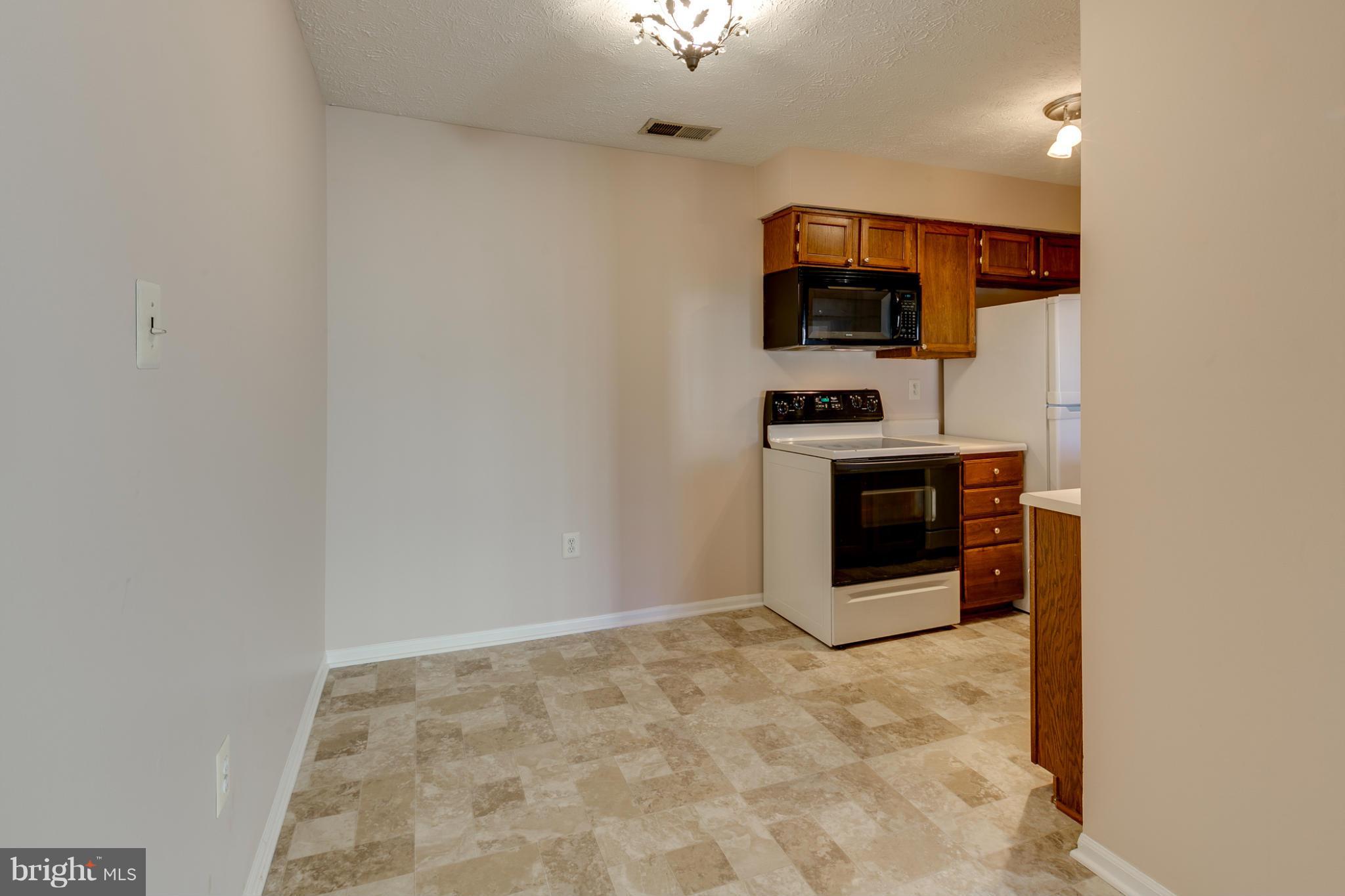 6460 Greenfield Road, Unit 210 Elkridge, MD 21075 - Photo 10 of 25 Kitchen