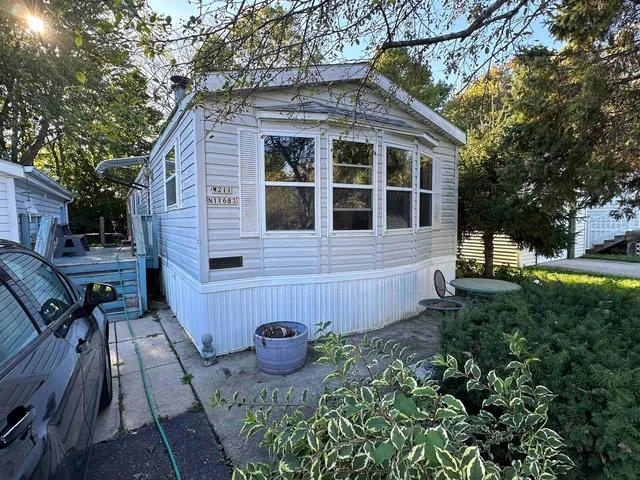 $59,900 | W211N11683 Hilltop Drive, Germantown, WI 53022