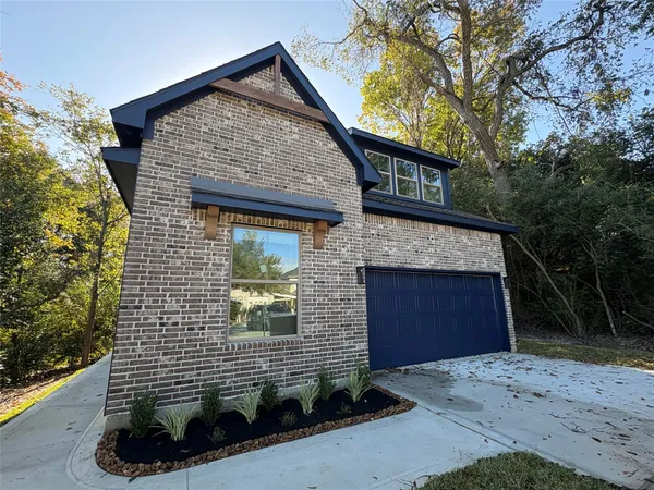 $449,900 | 109 Cove Point, Conroe, TX 77356