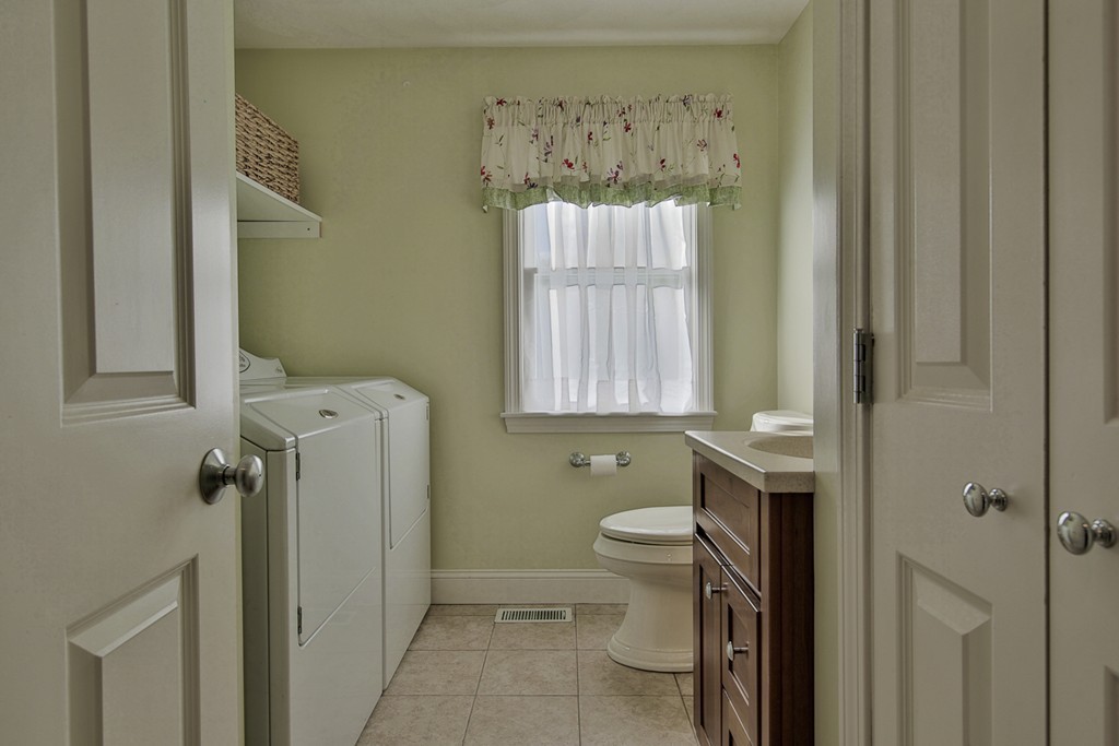 36 Evergreen Road Stoneham, MA 02180 - Photo 11 of 28 Gallery Image 11