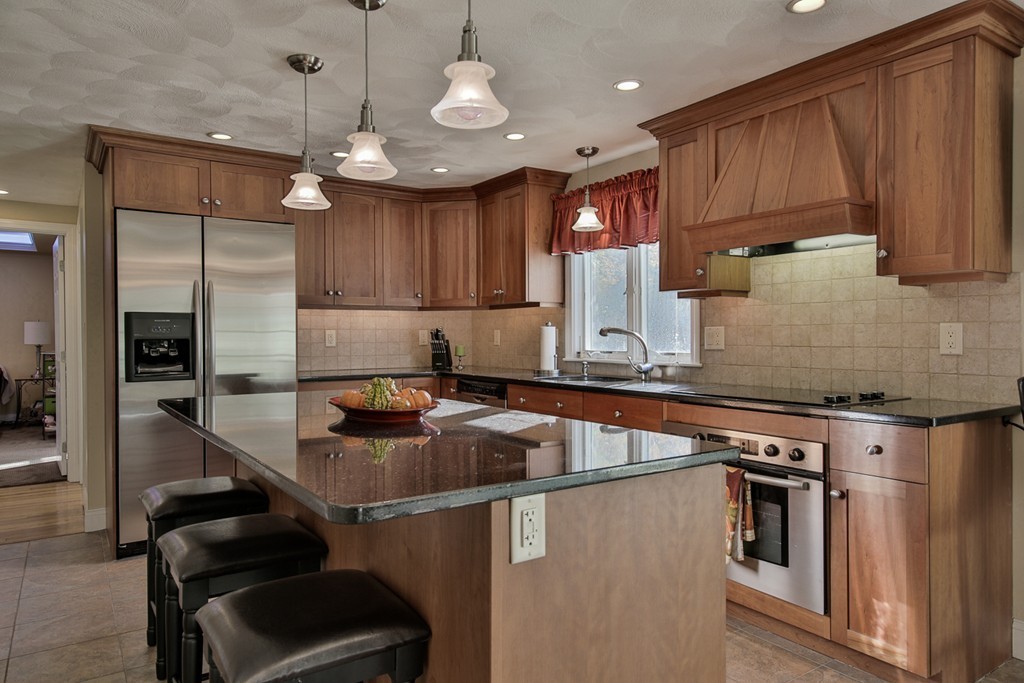 36 Evergreen Road Stoneham, MA 02180 - Photo 2 of 28 Gallery Image 2