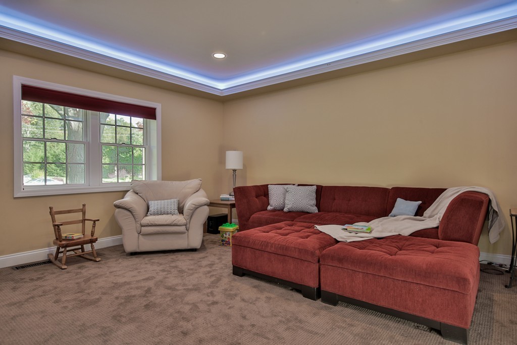 36 Evergreen Road Stoneham, MA 02180 - Photo 8 of 28 Gallery Image 8