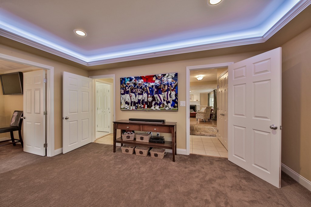 36 Evergreen Road Stoneham, MA 02180 - Photo 10 of 28 Gallery Image 10