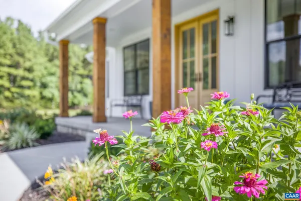 $980,000 | 1570 James River Road, Scottsville, VA 24590