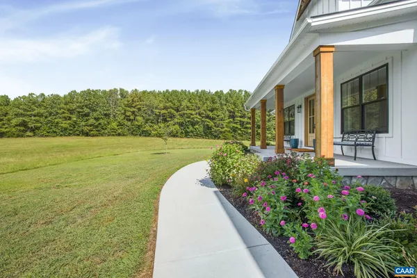 $980,000 | 1570 James River Road, Scottsville, VA 24590