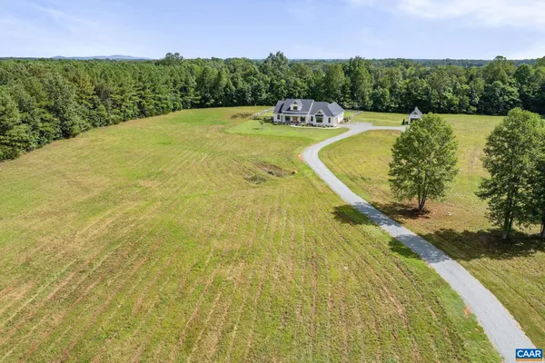 $980,000 | 1570 James River Road, Scottsville, VA 24590