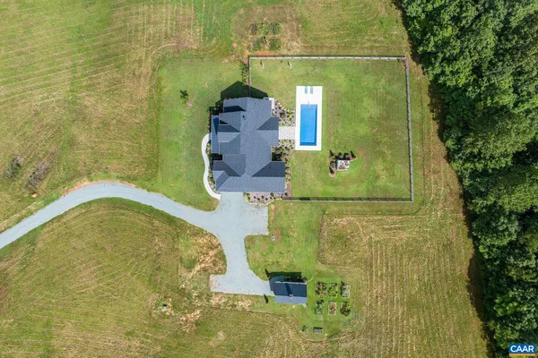 $980,000 | 1570 James River Road, Scottsville, VA 24590