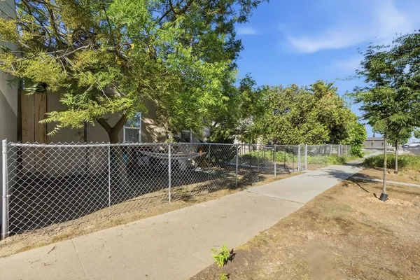 $425,000 | 1107 7th Street, Modesto, CA 95354