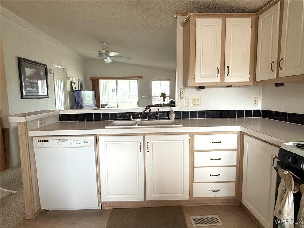 2350 Adobe Road, Unit 8 Bullhead City, AZ 86442 - Photo 14 of 39 Kitchen