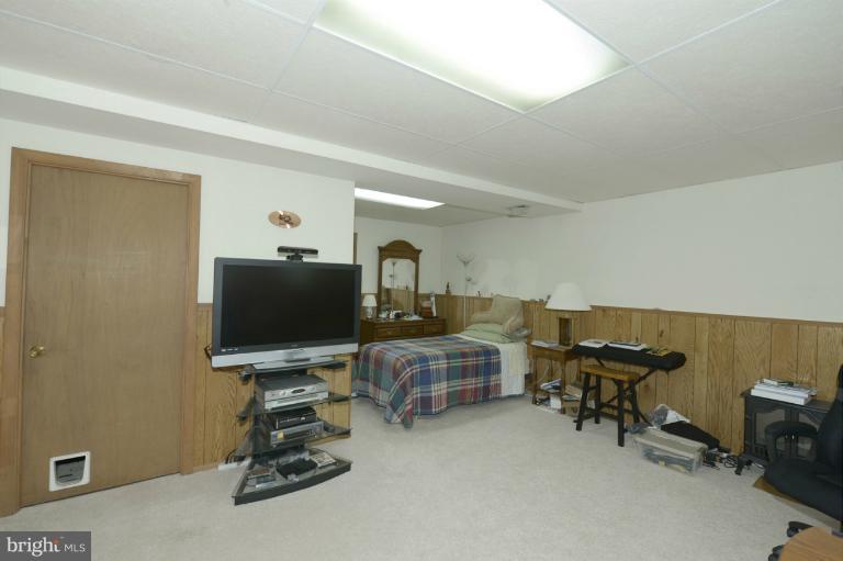 9386 Northgate Road Laurel, MD 20723 - Photo 15 of 19 Family Room