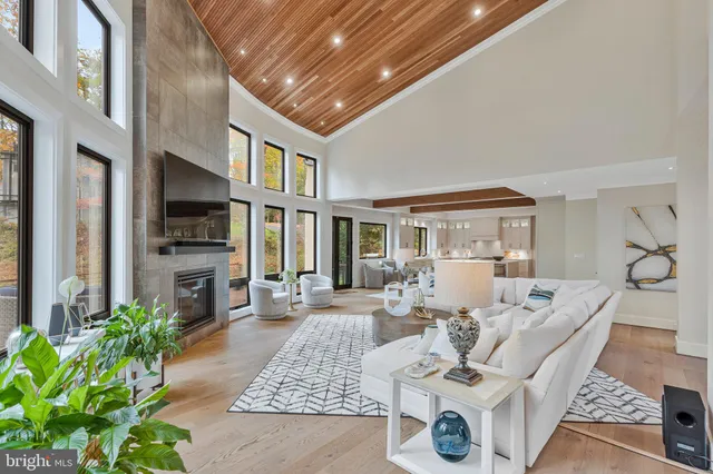 $3,695,000 | 1700 Brookside Lane, Vienna, VA 22182