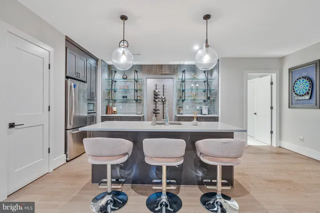 $3,695,000 | 1700 Brookside Lane, Vienna, VA 22182