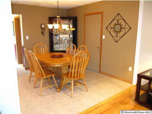 90 Andover Road Jackson, NJ 08527 - Photo 3 of 3 a dining room with furniture and window