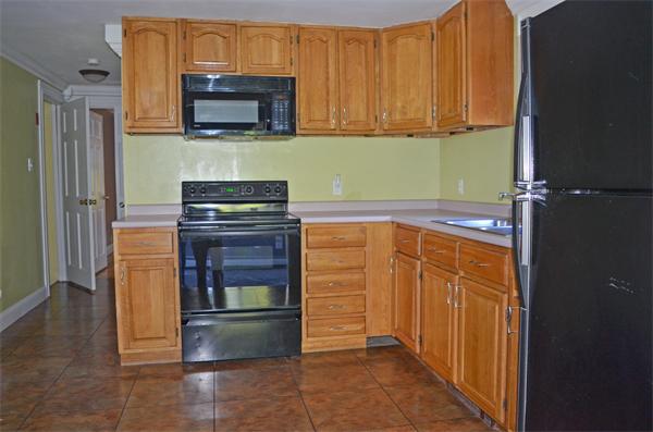 38 Stuart Street Gardner, MA 01440 - Photo 3 of 23 Gallery Image 3