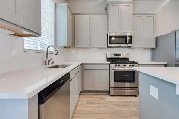 $2,400 | 7705 Rainbow Close Lane, Houston, TX 77055