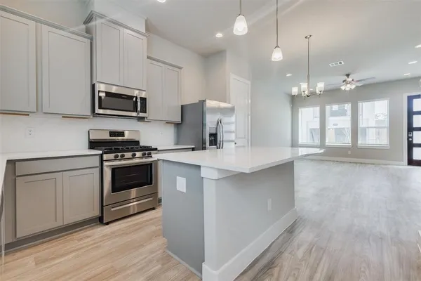 $2,400 | 7705 Rainbow Close Lane, Houston, TX 77055