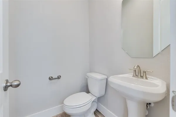 $2,400 | 7705 Rainbow Close Lane, Houston, TX 77055