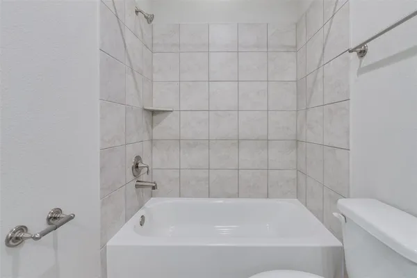 $2,400 | 7705 Rainbow Close Lane, Houston, TX 77055