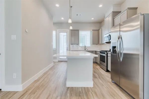 $2,400 | 7705 Rainbow Close Lane, Houston, TX 77055