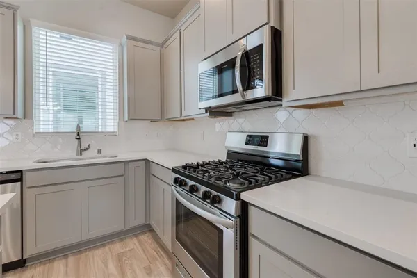 $2,400 | 7705 Rainbow Close Lane, Houston, TX 77055