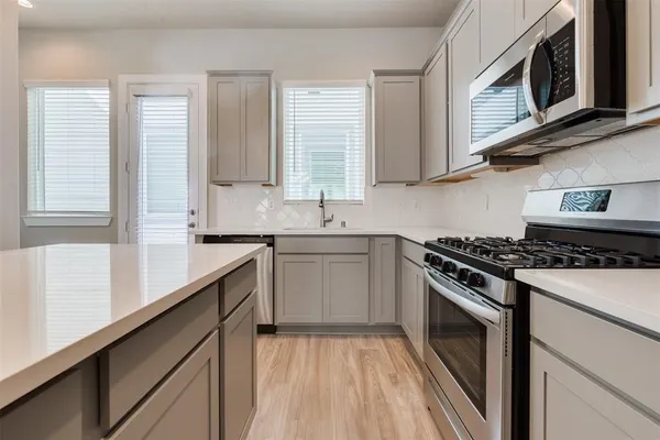 $2,400 | 7705 Rainbow Close Lane, Houston, TX 77055