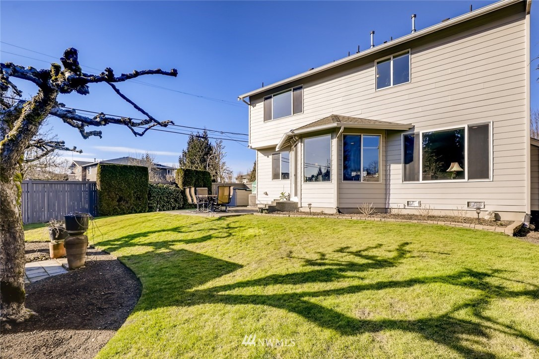 4701 Northeast 2nd Place Renton, WA 98059 - Photo 36 of 40