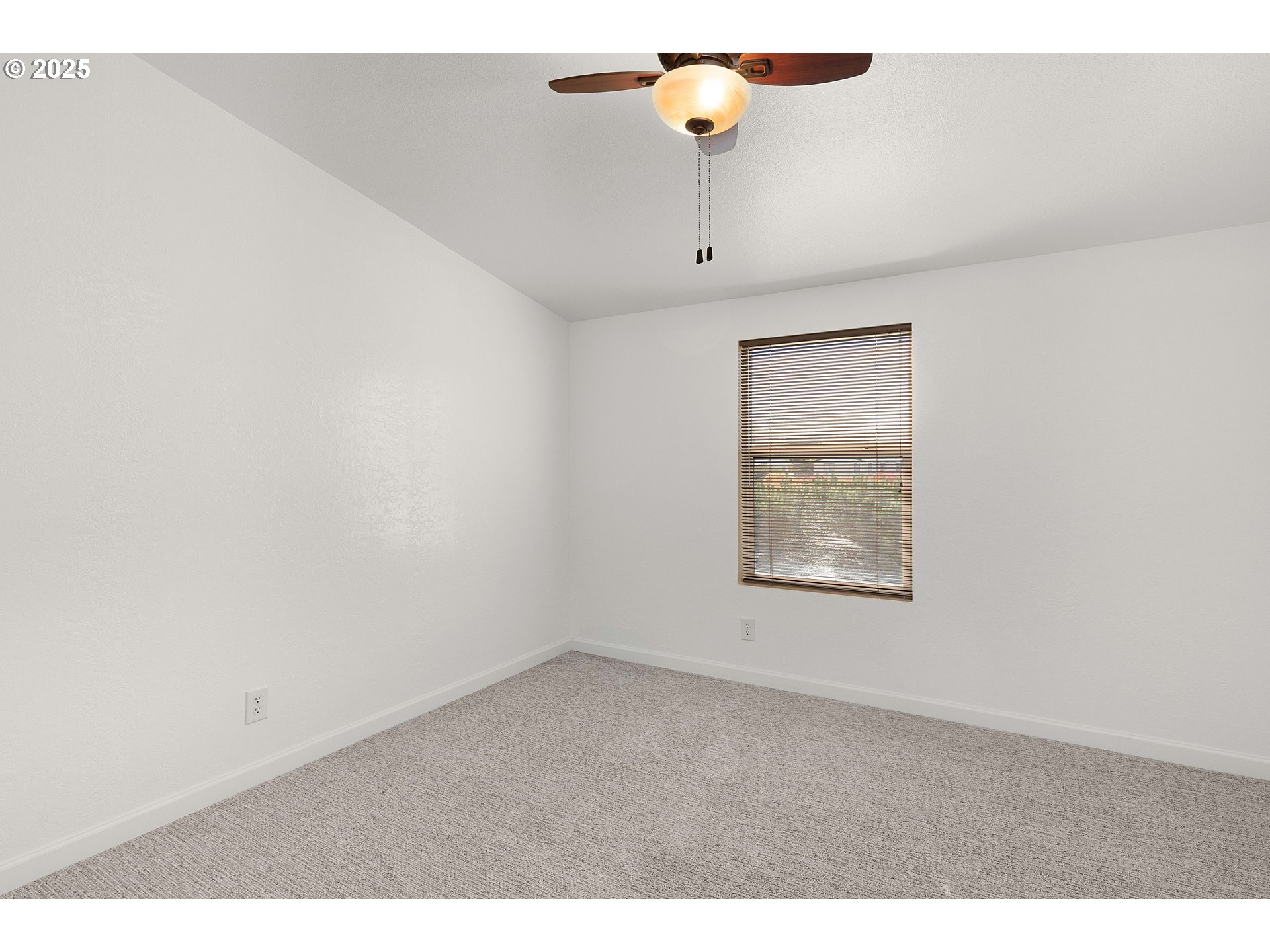 249 Trout Loop Roseburg, OR 97471 - Photo 18 of 33