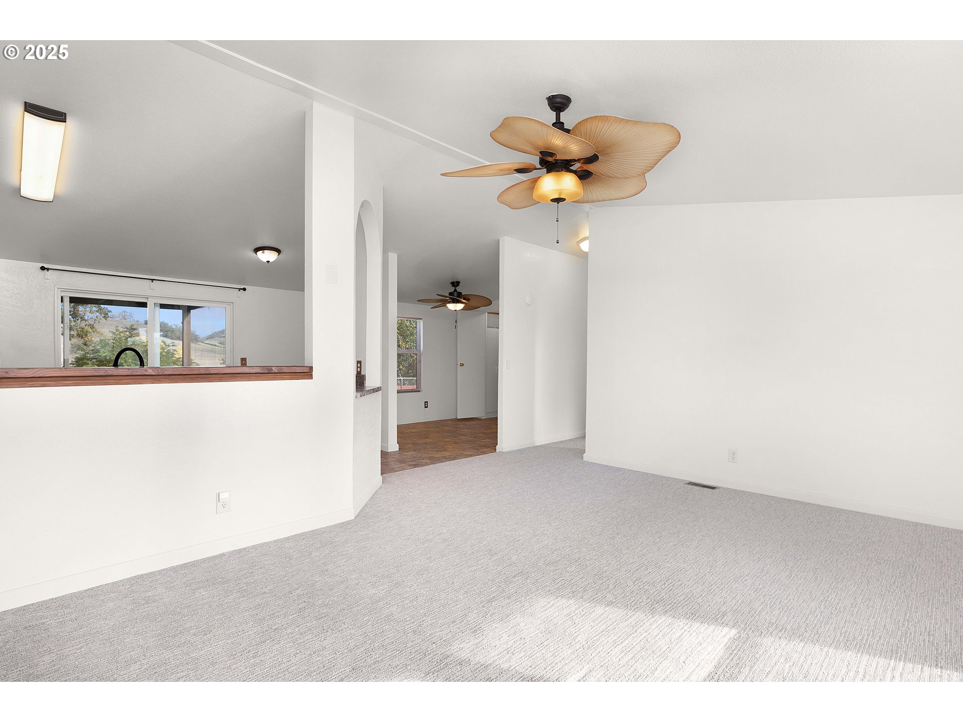 249 Trout Loop Roseburg, OR 97471 - Photo 3 of 33